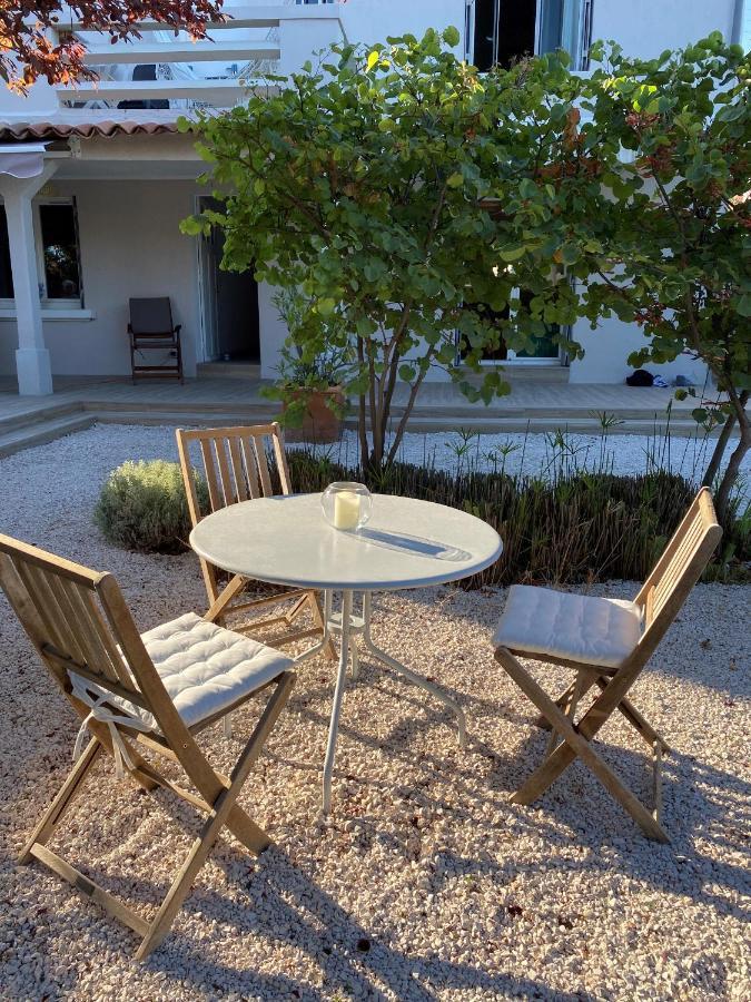 Appartement Rez De Villa Proche Port Et Plages De Sanary Buitenkant foto