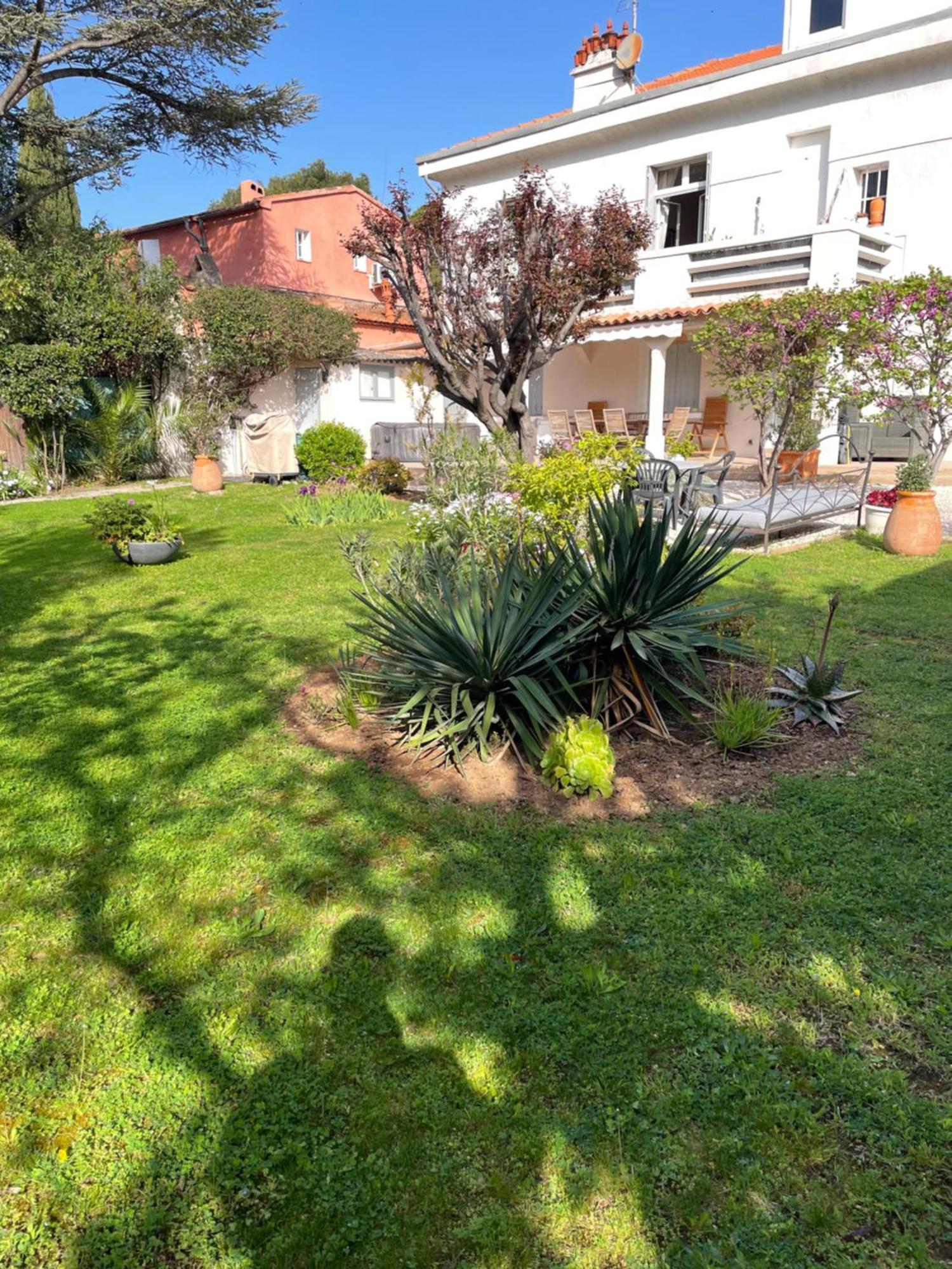 Appartement Rez De Villa Proche Port Et Plages De Sanary Buitenkant foto