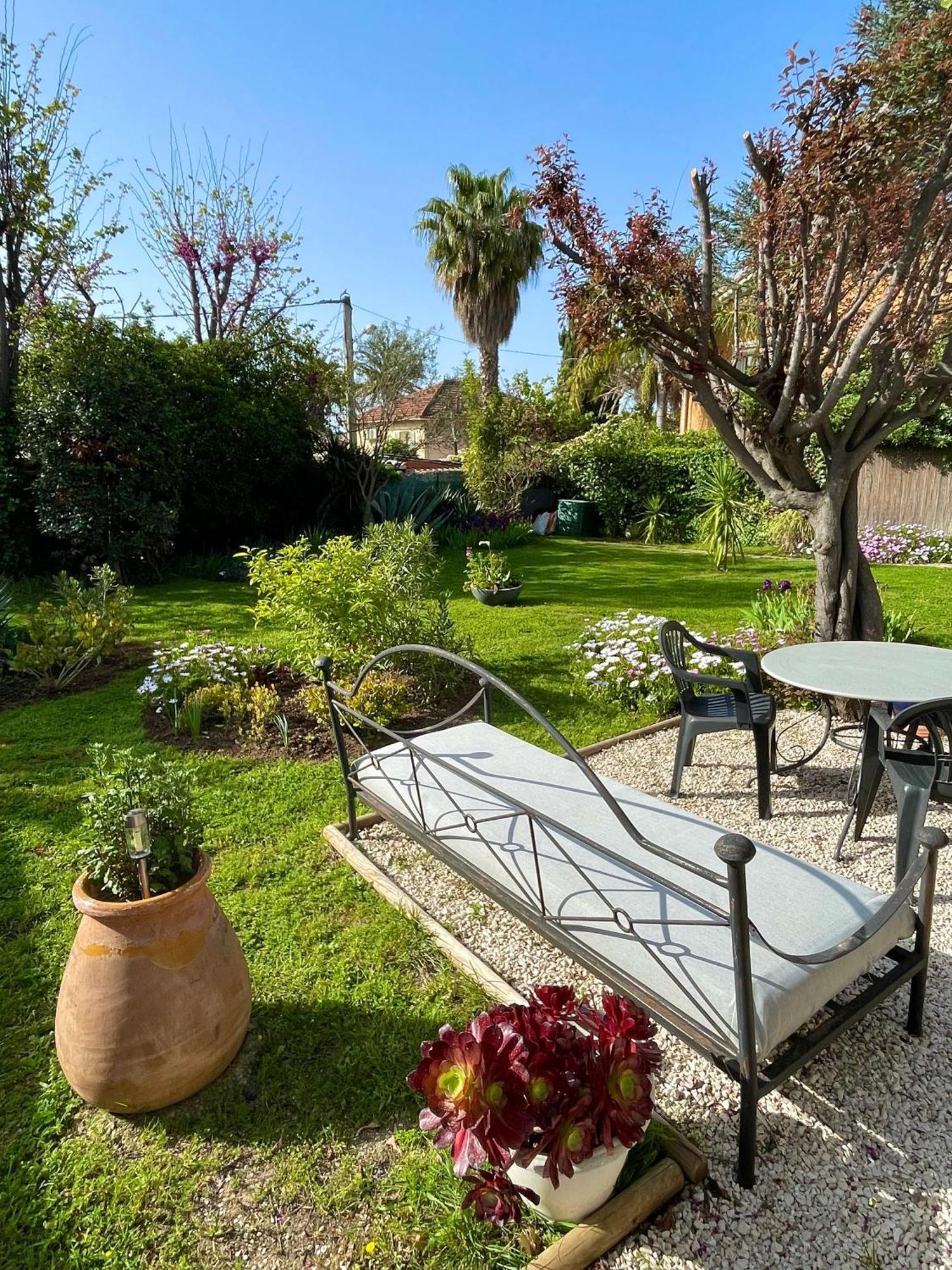 Appartement Rez De Villa Proche Port Et Plages De Sanary Buitenkant foto